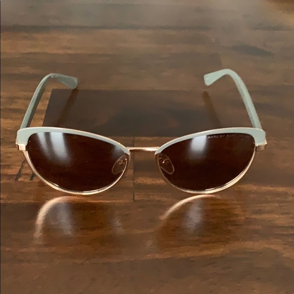Marc by Marc Jacobs Two Tone Sunglasses -like new! - Picture 3 of 4
